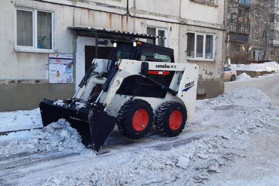 В микрорайоне Синюшина гора в Иркутске проверили качество уборки снега