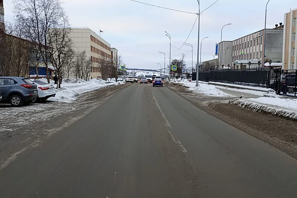 В Североморске утром 15 февраля под колеса авто попала 27-летняя девушка. Фото: ГИБДД по Мурманской области