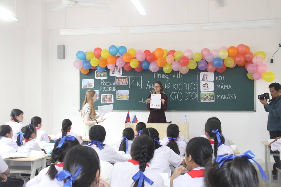 В школы Лаоса вернулся русский язык