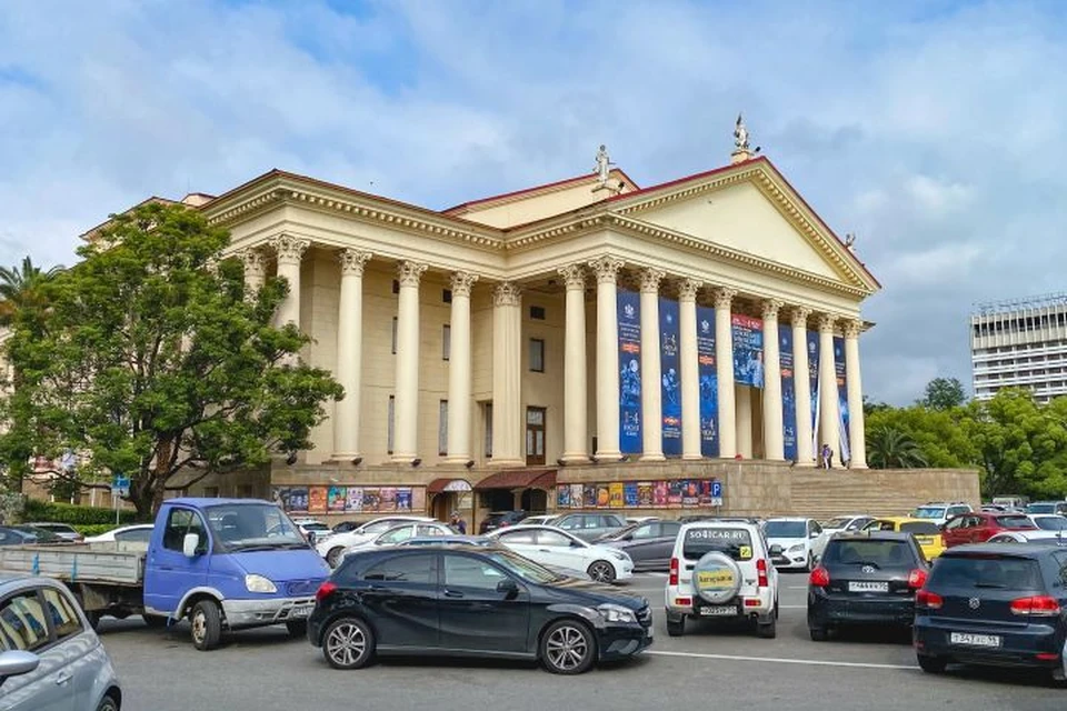 Зимний театр.
