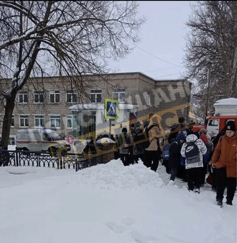 Учеников и преподавателей школы №1 эвакуировали в Вязьме Фото: «Подслушано Смоленск»