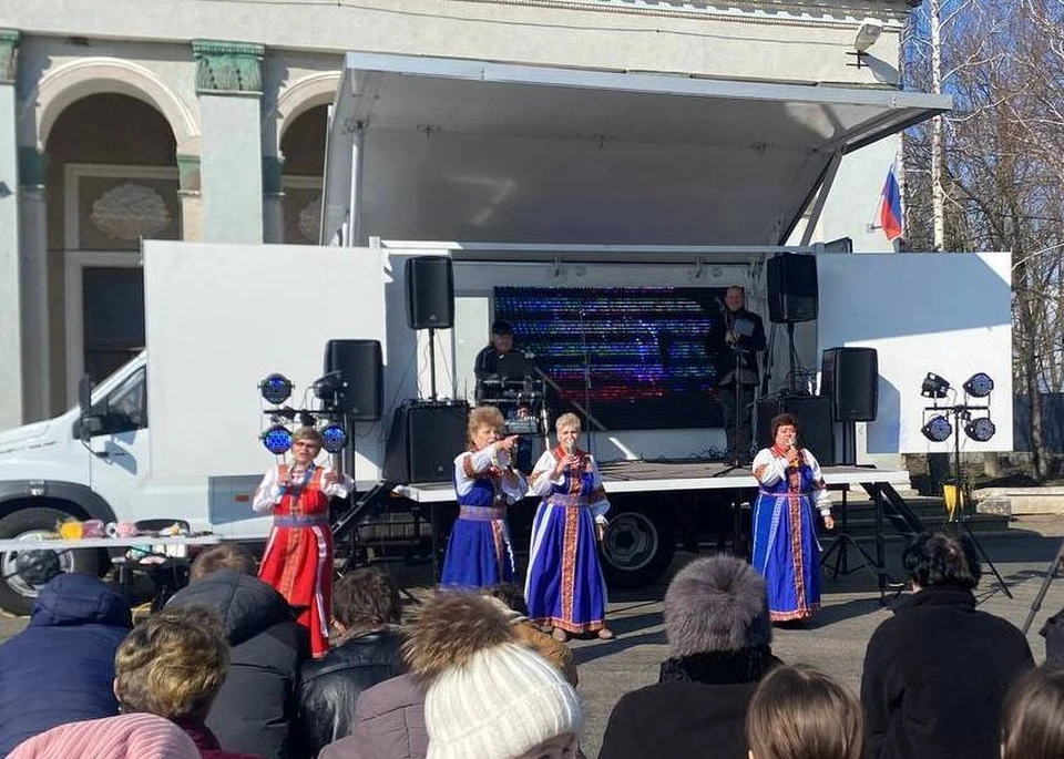 В Херсонской области состоялся первый выезд передвижной концертной площадки. ФОТО: Игорь Кастюкевич