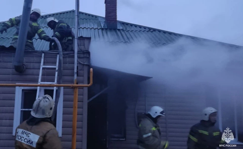 Из-за непотушенной сигареты в Миллерово во время пожара погибли два человека. Фото: ГУ МЧС по Ростовской области