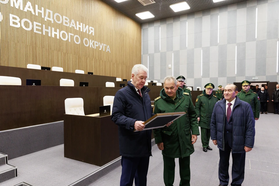 Министр обороны России Сергей Шойгу поблагодарил мэра Москвы Сергея Собянина за проделанную работу