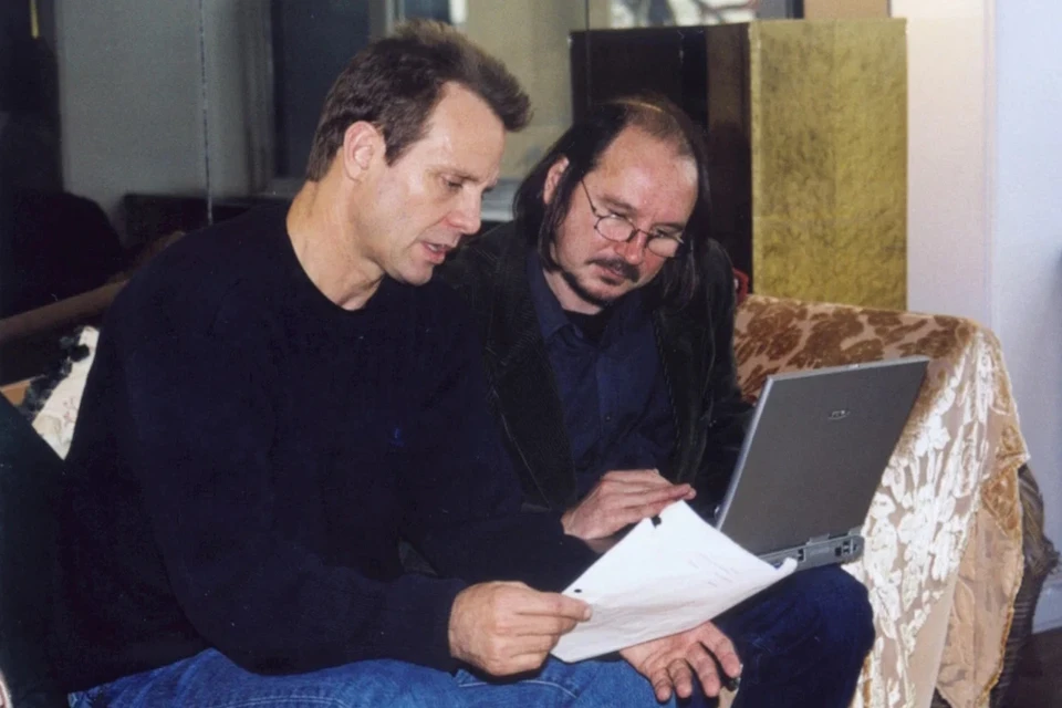 Майкл Бин с Алексеем Балабановым на читке сценария. Фото: кинокомпания СТВ