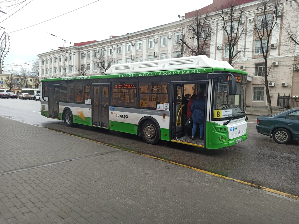 В воронежском автобусе № 8 во время поездки оторвались пассажирские кресла.