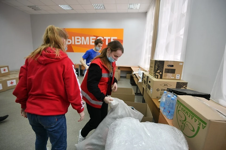 Гуманитарную помощь собрали в зону СВО специалисты Центра АнтиСПИД в Хабаровске