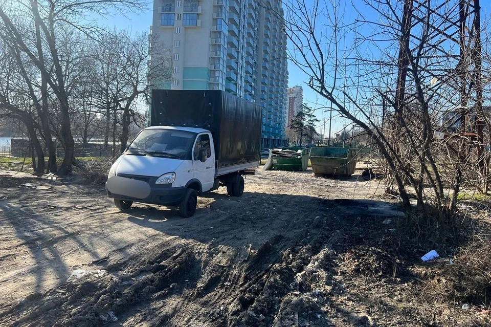 В Краснодаре задержали незаконного мусорщика на улице Селезнева Фото: пресс-служба УМВД по Краснодару