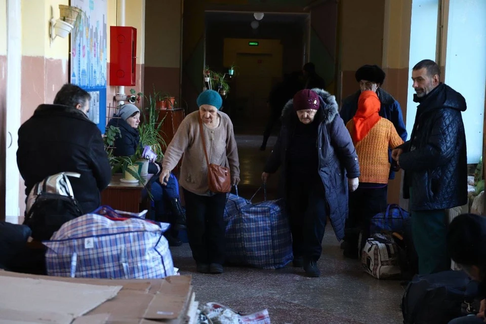 Беженцы из Авдеевки прибывают в пункты временного размещения