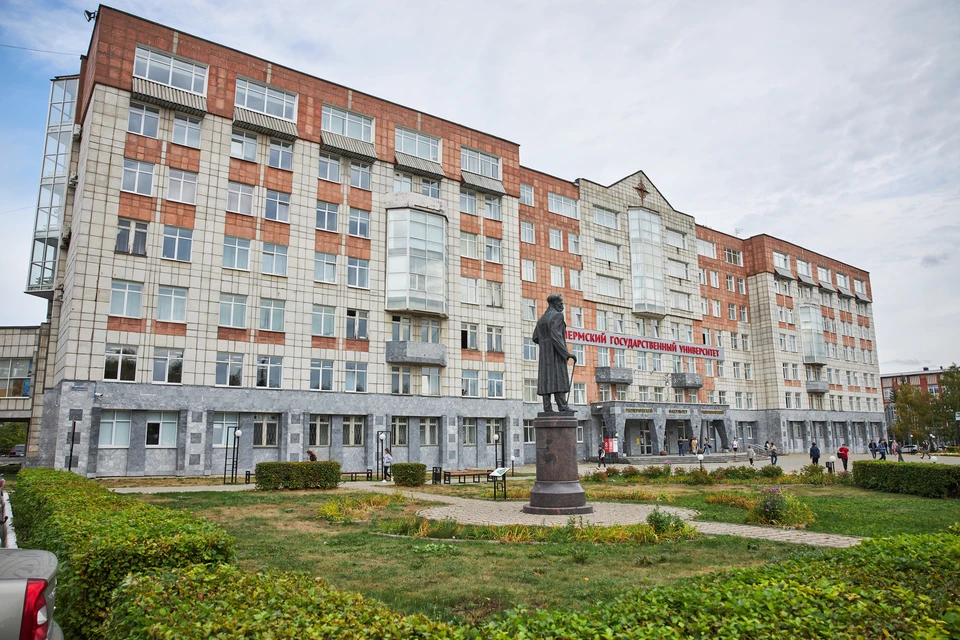 Миллиардер окончил экономический факультет данного университета