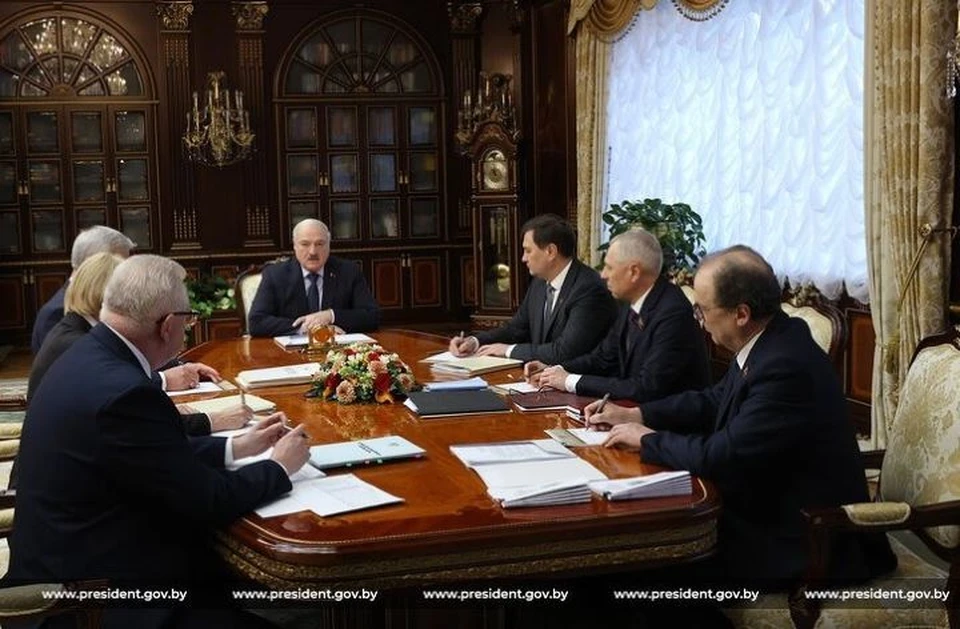 Лукашенко поручил обеспечить депутатов с 1 апреля зарплатой. Фото: president.gov.by