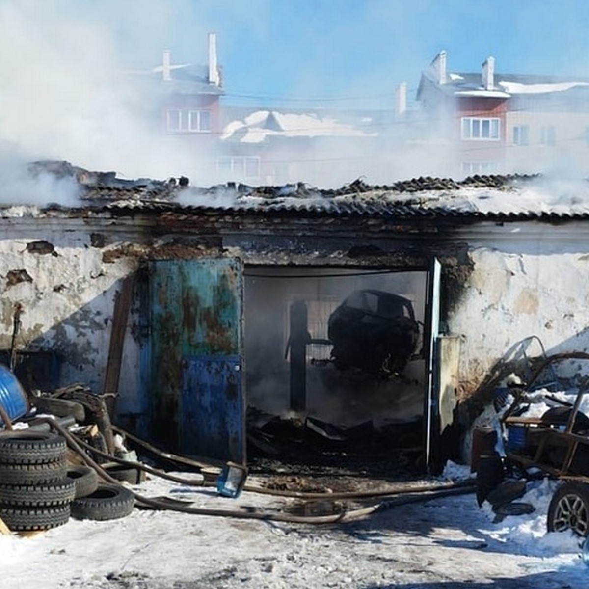 В Башкирии сгорел гараж, где готовились машины для участия в СВО: требуется  помощь - KP.RU