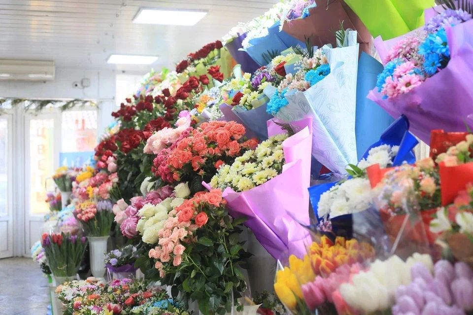 Цветы можно купить на любой вкус и кошелек. Фото - телеграм-канал администрации Мелитополя