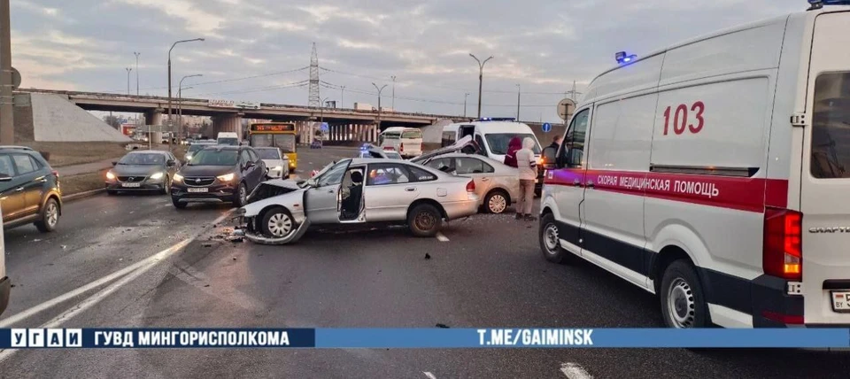 Лобовое столкновение Mazda и Volkswagen случилось на Тимирязева в Минске. Фото: телеграм-канал УГАИ ГУВД Мингорисполкома