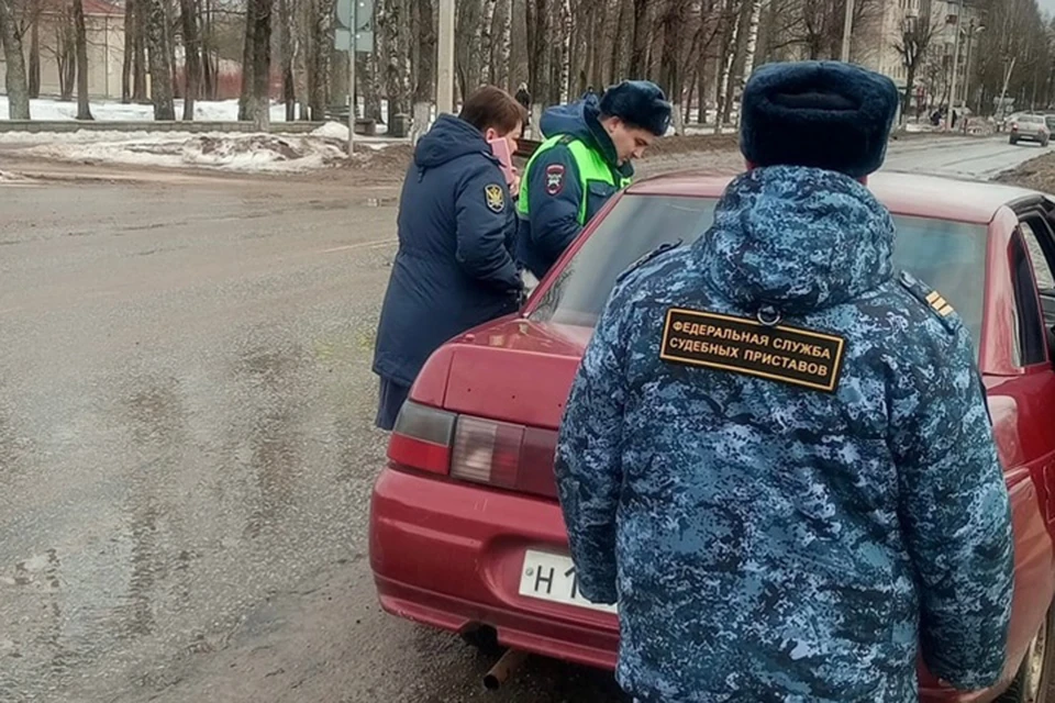 В Тверской области инспекторы ГИБДД и судебные приставы провели совместный рейд Фото: УГИБДД России по Тверской области