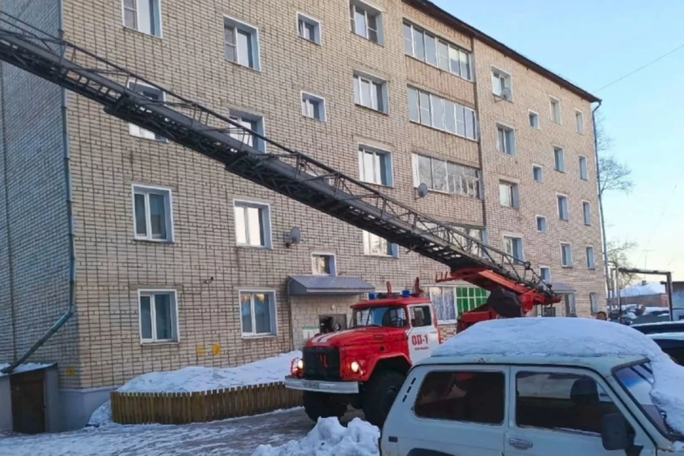 Пожар произошел в доме на Октябрьской. Фото: ГУ МЧС по Кировской области