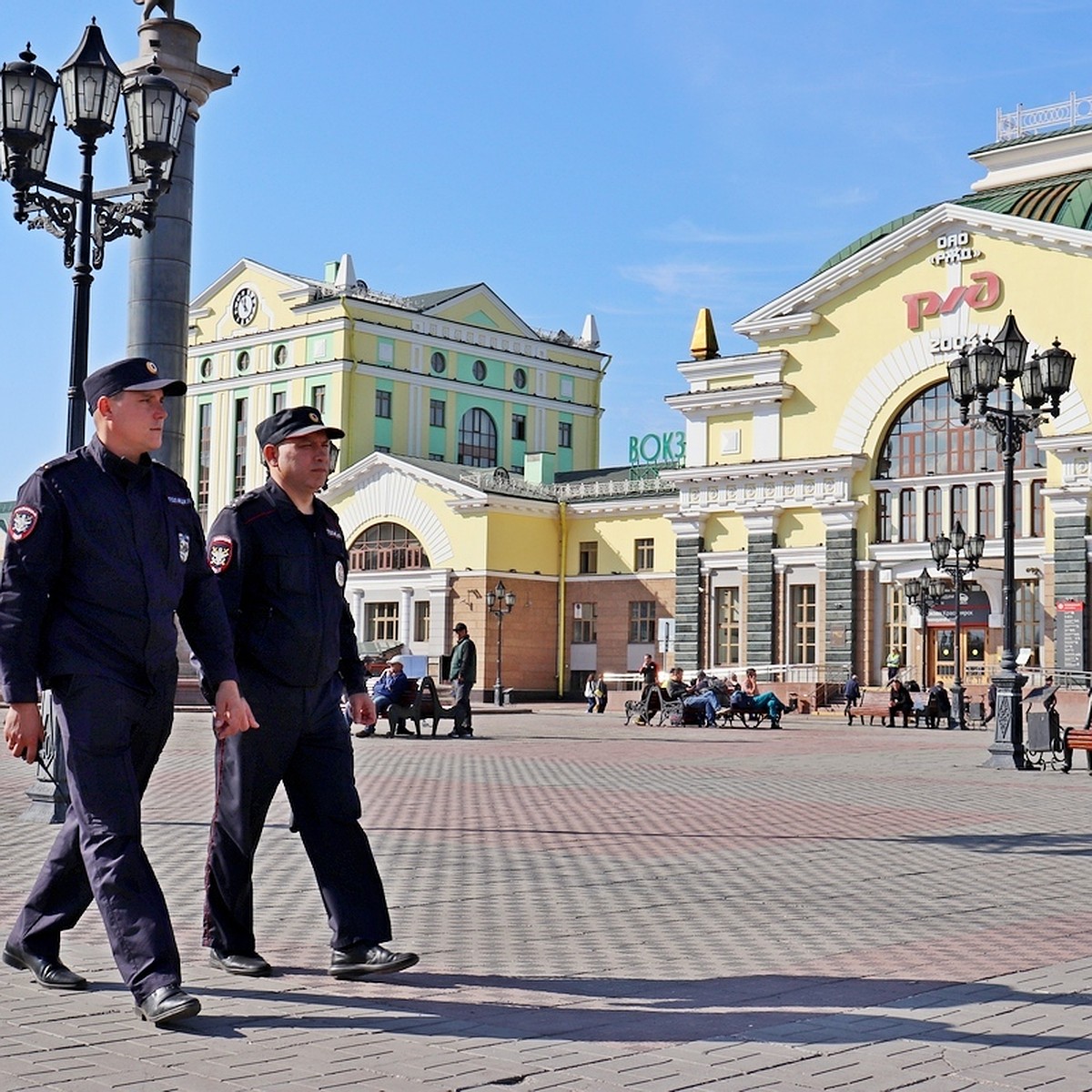 Бегом за поездом, дама в шубе подшофе и кастет в чемодане: будни  транспортных полицейских на станции Красноярск - KP.RU