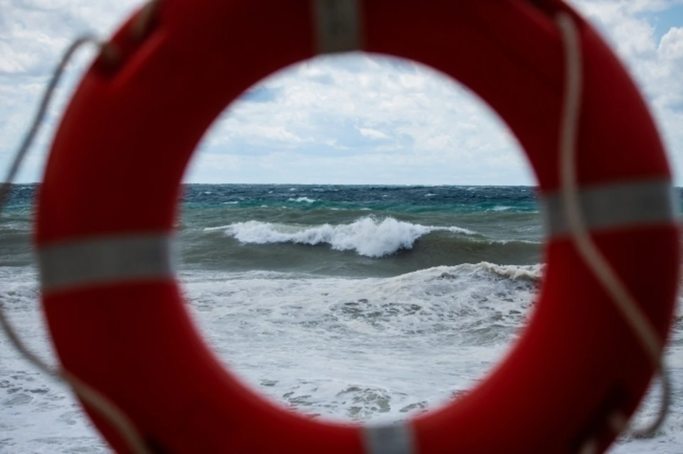 В Запорожской области море разрушило водовод и часть дороги в начале Бердянской косы