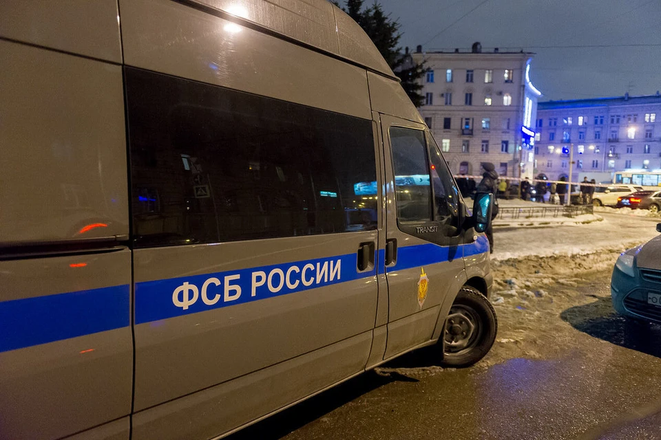 ФСБ задержала четверых петербуржцев, готовящих теракты по указке украинской разведки.