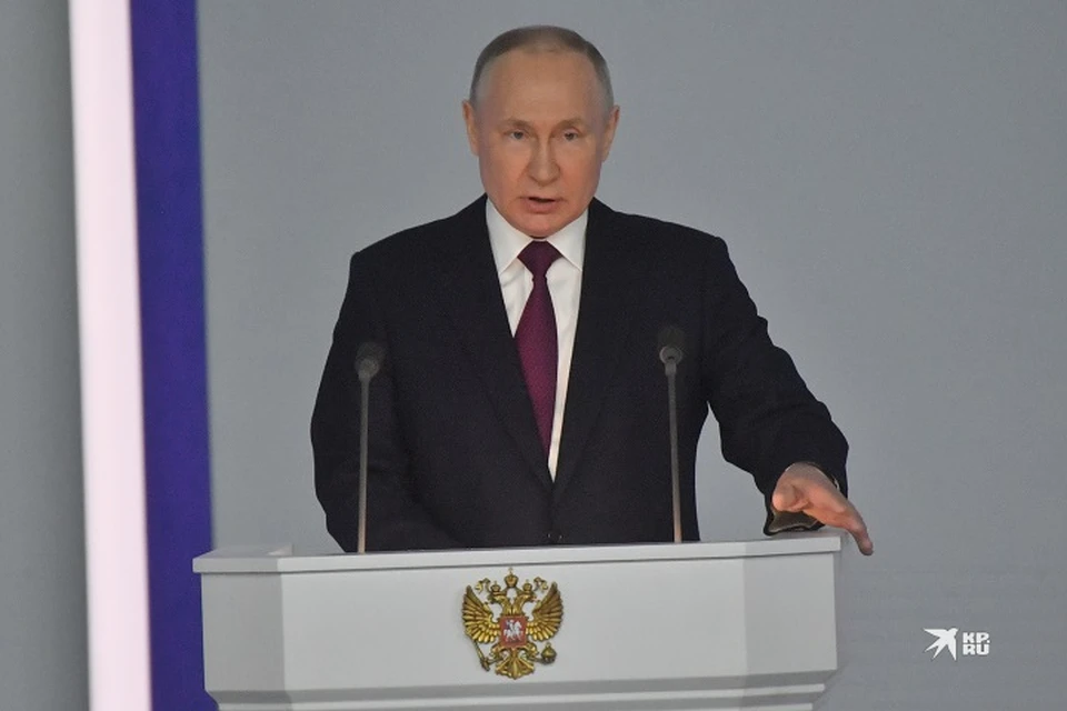 Согласно документации, награды выданы работникам предприятий, преподавателю и семье