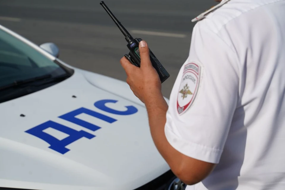 Новосибирские полицейские помогли водителю, которому стало плохо во время поездки.