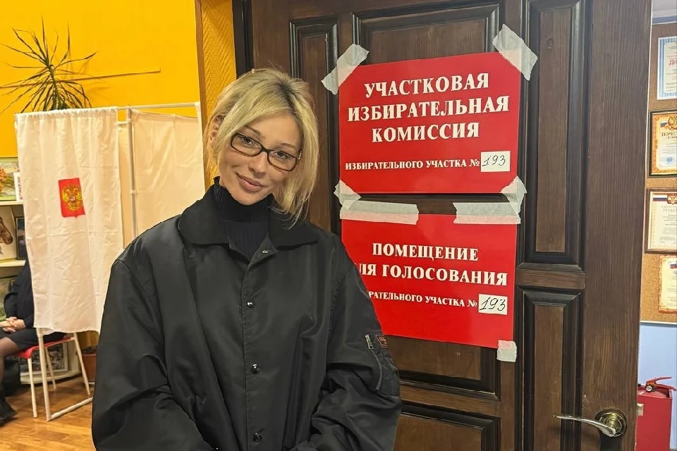 «Выбрала ту самую дверь»: Настя Ивлеева проголосовала на выборах президента Фото: из Telegram-канала Насти Ивлеевой