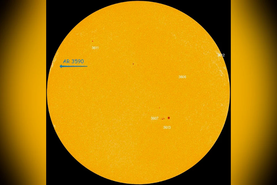 Гигантское пятно AR3590 показалось на видимой стороне Солнца