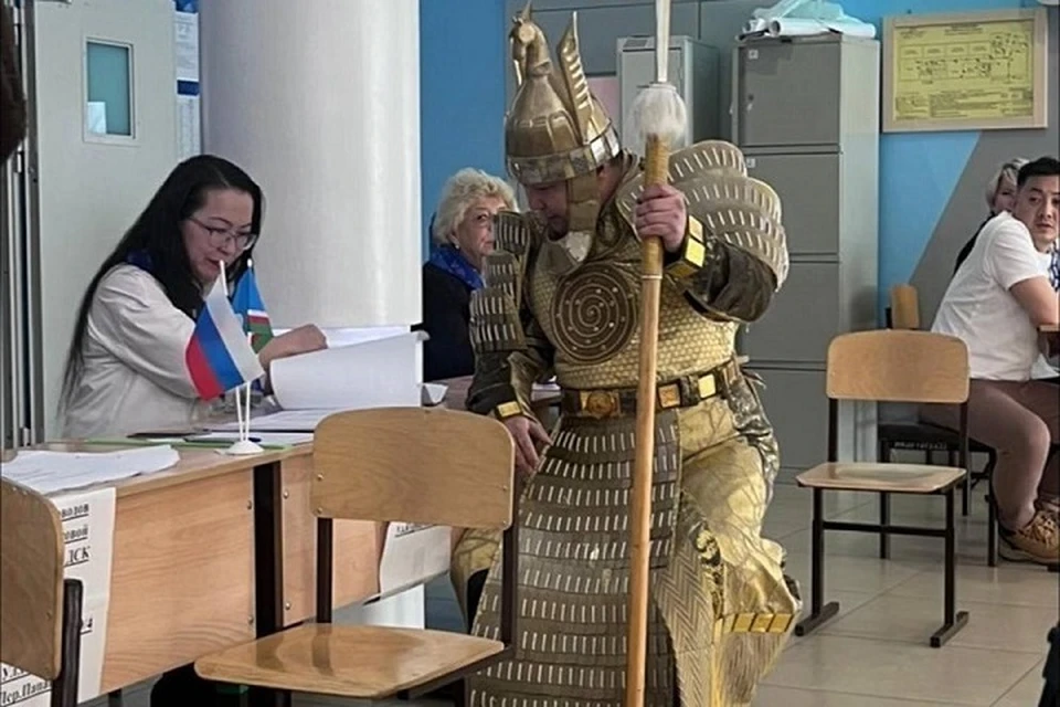 На выборы в Якутии пришел мужчина в национальном костюме Фото: предоставлено редакции