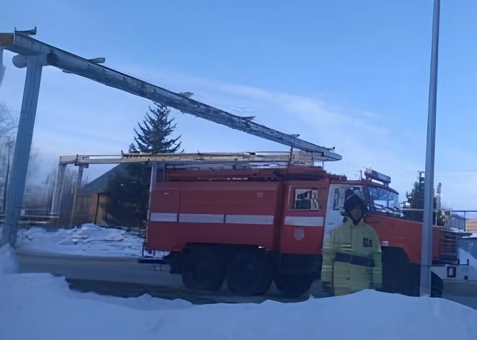 "Газель" повредила газовую трубу в результате ДТП / Фото: Центр по делам ГО, ПБ и ЧС