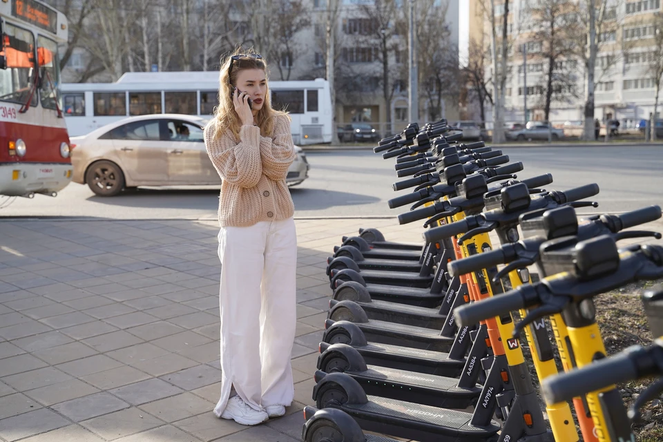 После долгой зимы на некоторых участках города все еще сохраняются заснеженные площадки.