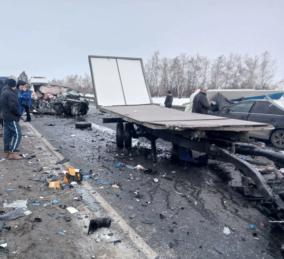 Фото: В Вольском районе выезд на «встречку» унес жизнь водителя «Ниссана»
