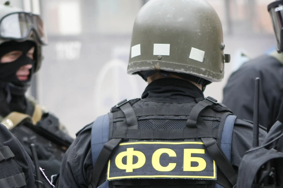 Сотрудники ФСБ России работают с задержанным и продолжают оперативные мероприятия по установлению иных эпизодов преступной деятельности обвиняемого.