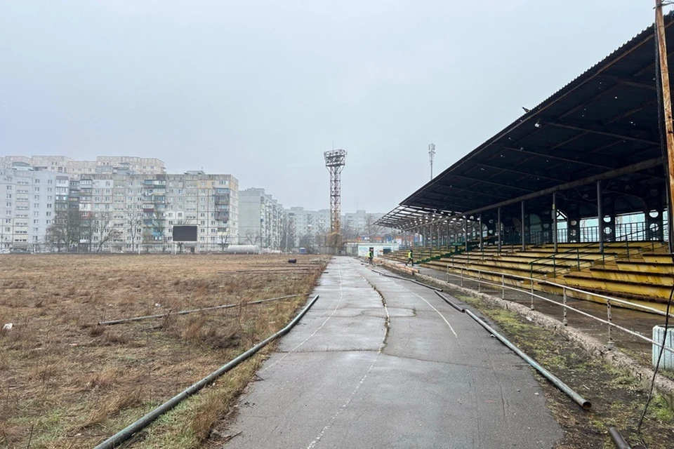 В Мариуполе приступили к восстановлению стадиона «Западный». Фото: Единый заказчик