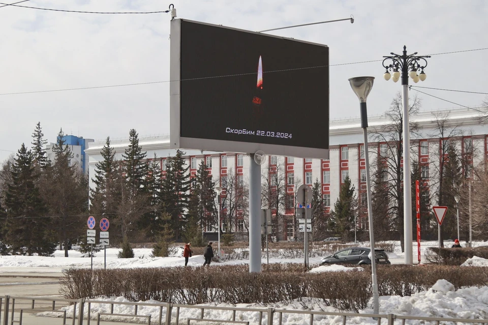 В Барнауле на уличных билбордах появились свечи