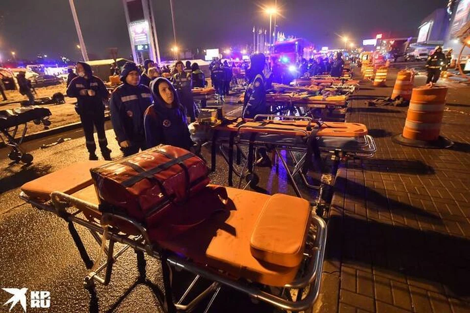 Более 50 машин скорой помощи вчера были на месте трагедии. Фото: КП