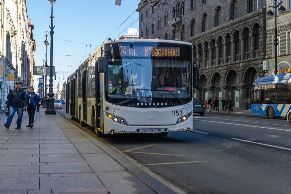 Метро Петербурга также работает в штатном режиме.