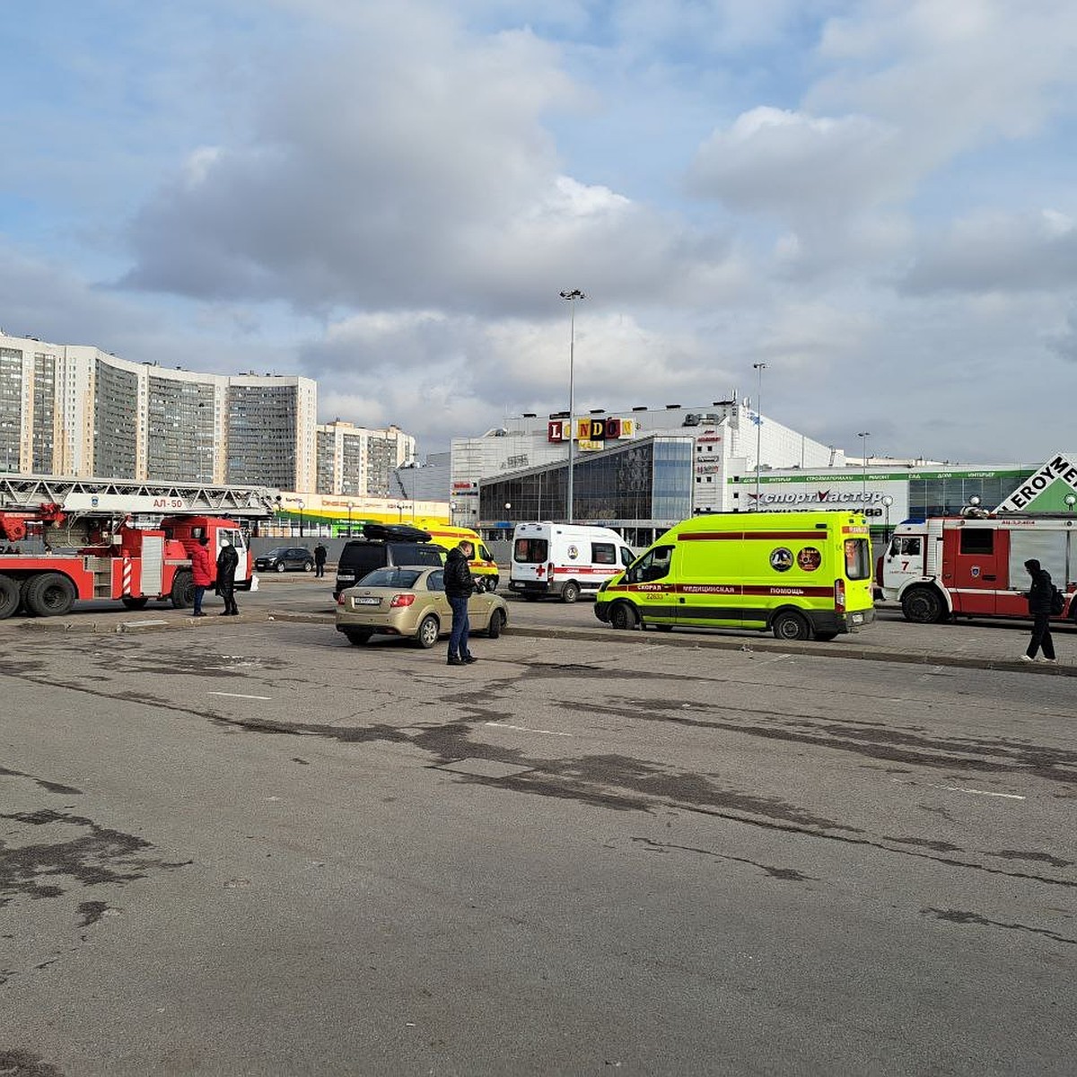 Полиция задержала мужчину за ложное сообщение о бомбе в ТРК «Лондон Молл» -  KP.RU