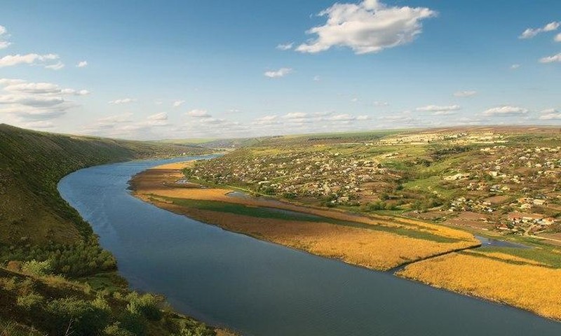Украина искусственно снижает уровень воды в Днестре (Фото: ogeo.info).