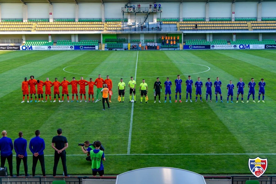 Сборная Молдовы уступила сверстникам из Нидерландов со счетом 0:3 (Фото: fmf.md).