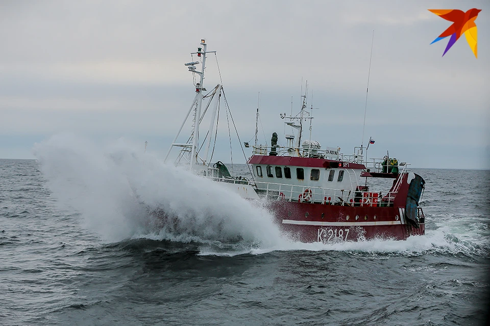 Траулер отбуксировал корабль береговой охраны «КВ Харстад» в норвежский Тромсе.