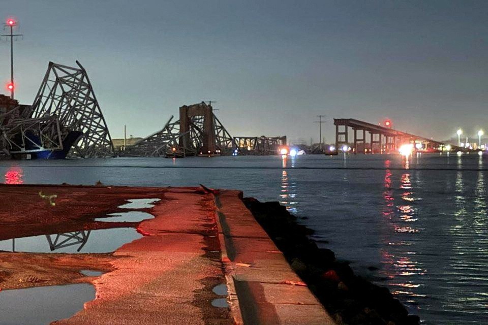 Диверсия или несчастный случай: в Балтиморе рухнул огромный мост, в чем причина