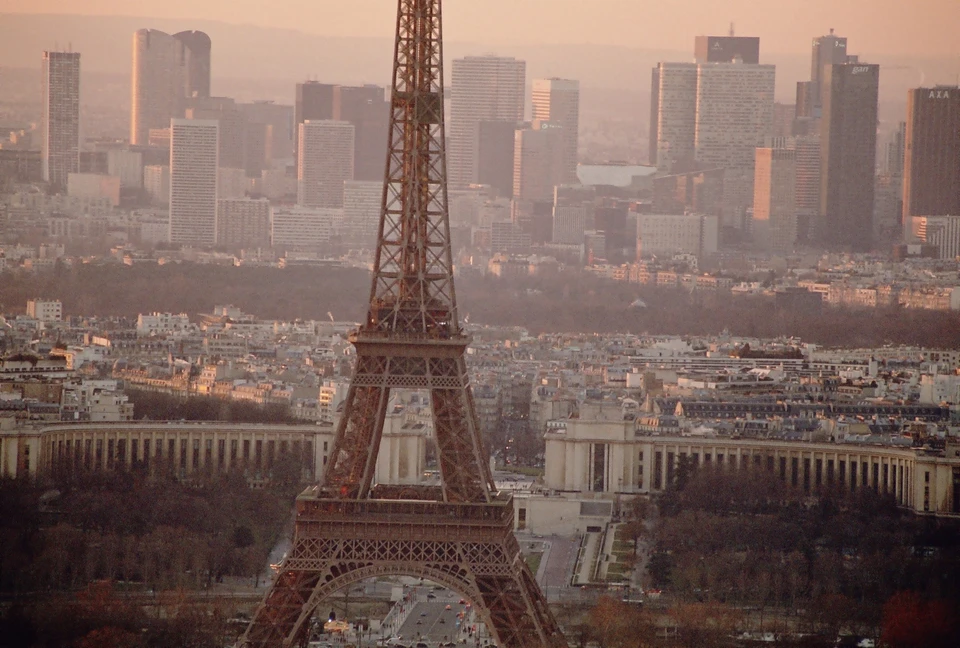 Parisien: сообщения с угрозой взрыва охватили более 20 школ Парижа