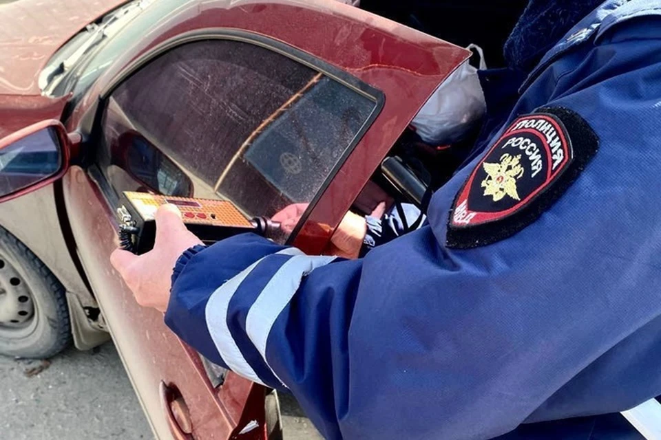 В ЛНР с начала 2024 года 130 водителей нарушили нормы тонировки стекол на своих машинах. Фото - УГИБДД МВД по ЛНР