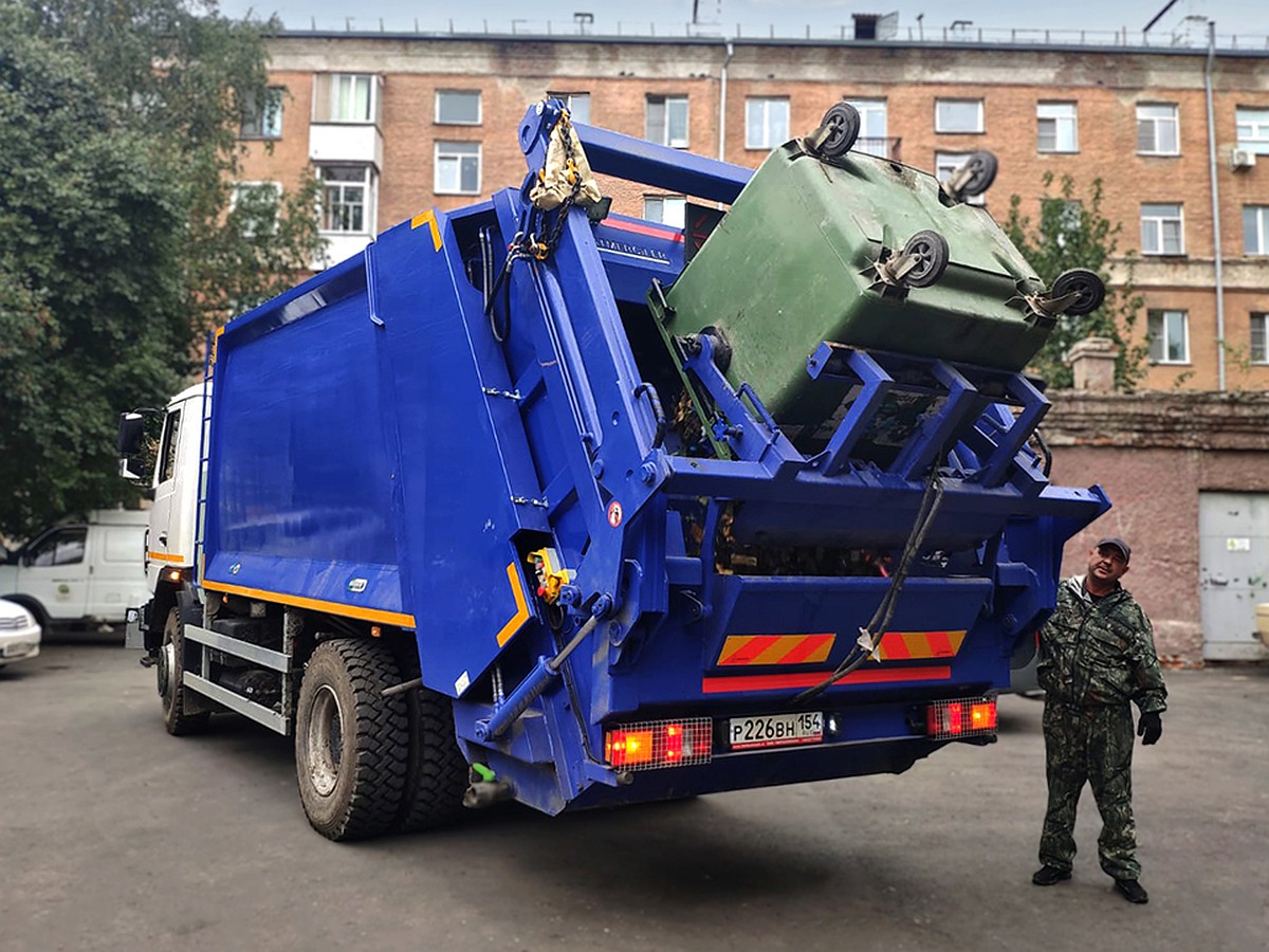 В «Спецавтохозяйстве» готовы снять жилье для водителя мусоровоза и всей его  семьи, если он решит переехать в Новосибирск - KP.RU