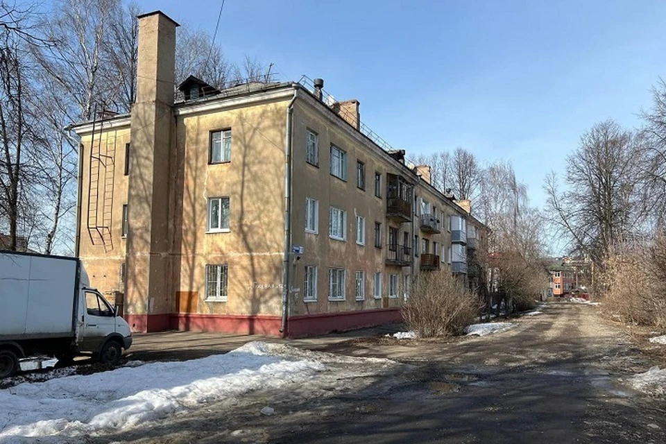От протечек страдают практически все жильцы этого дома на улице Гужевой в Ярославле.
