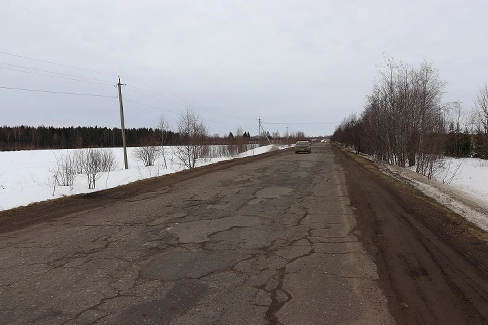 Дорога от Рыбинска до Большого Села давно требует ремонта.