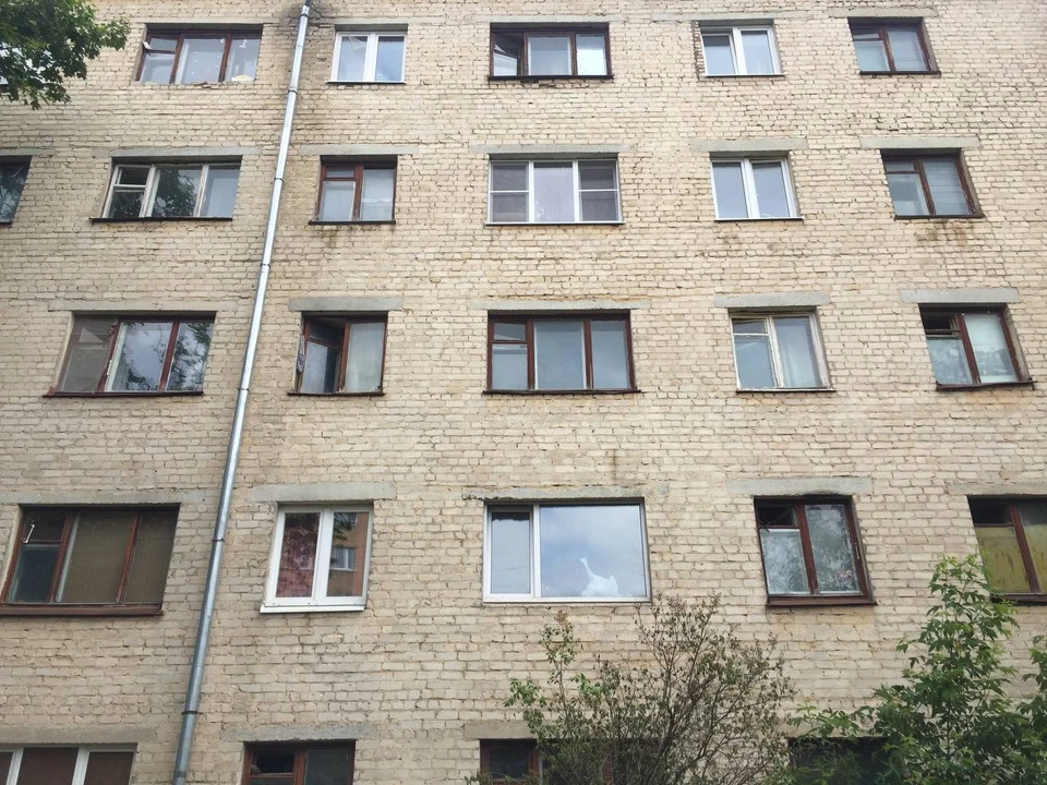 В первые запланированные для капремонта дома уже вошли строители.