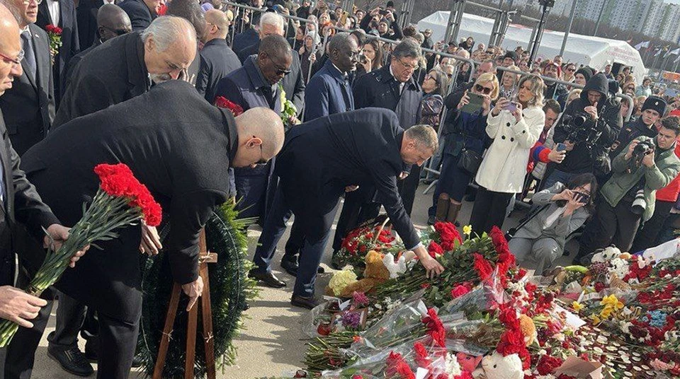 Траурная церемония прошла на 9 день после трагедии. Фото: телеграм-канал Посольства Беларуси в России