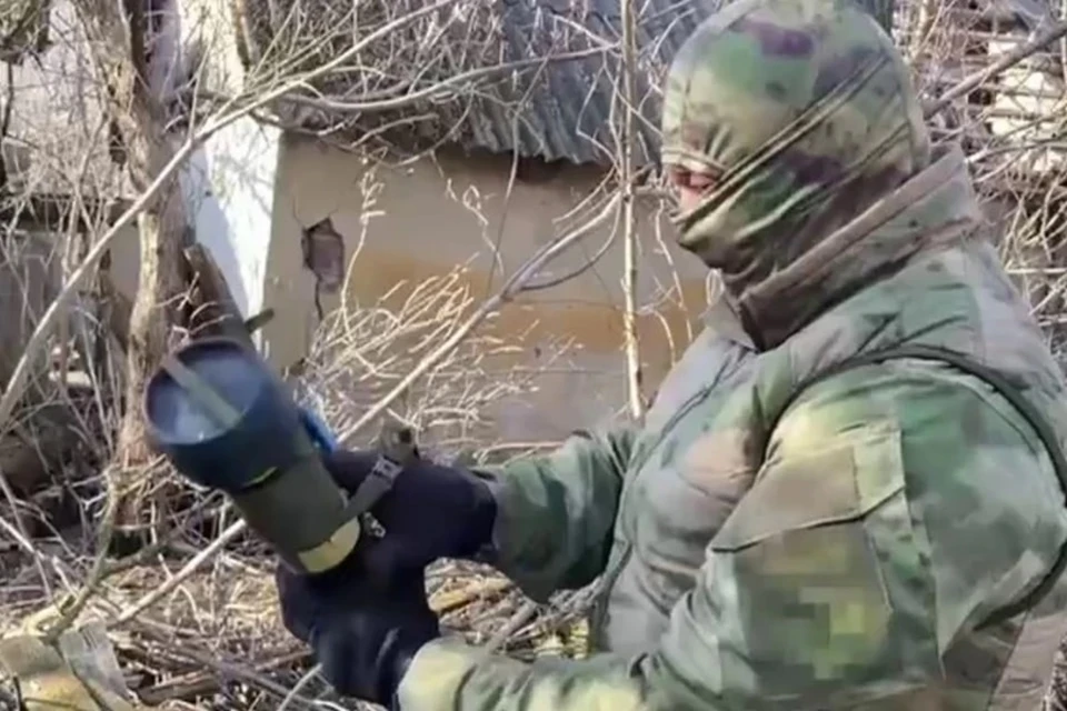 Сотрудники Росгвардии за месяц обнаружили более 60 схронов с оружием противника в ДНР. Фото: Росгвардия
