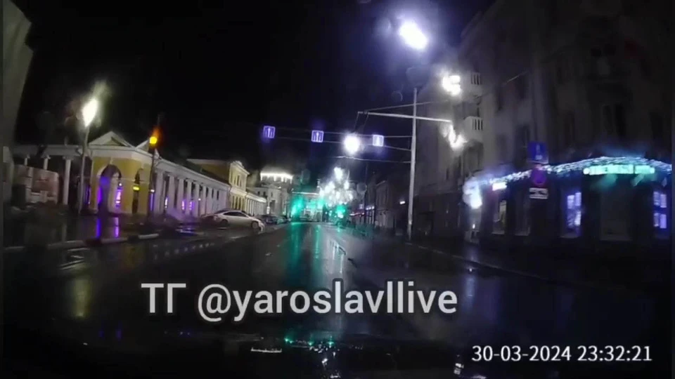 В центре Ярославля произошло ДТП с участием нескольких автомобилей. Фото: Ярославль LIVE
